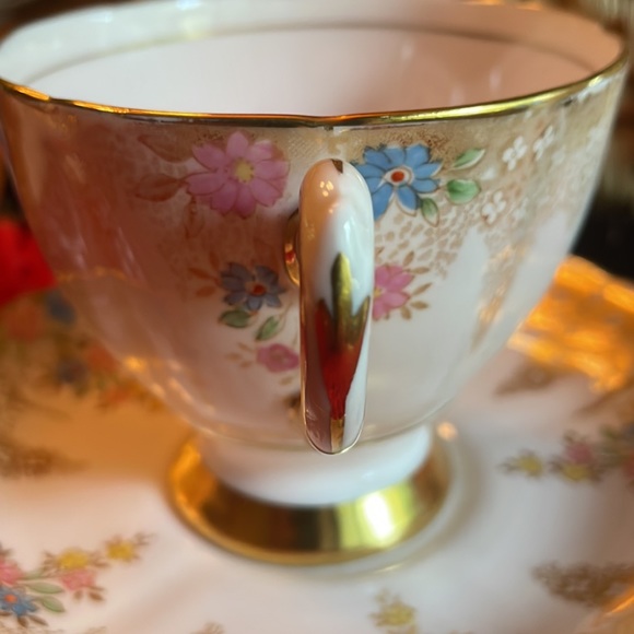 BEAUTIFUL ANTIQUE TUSCAN TEACUP AND SAUCER IN PINK & GOLD - Picture 8 of 12